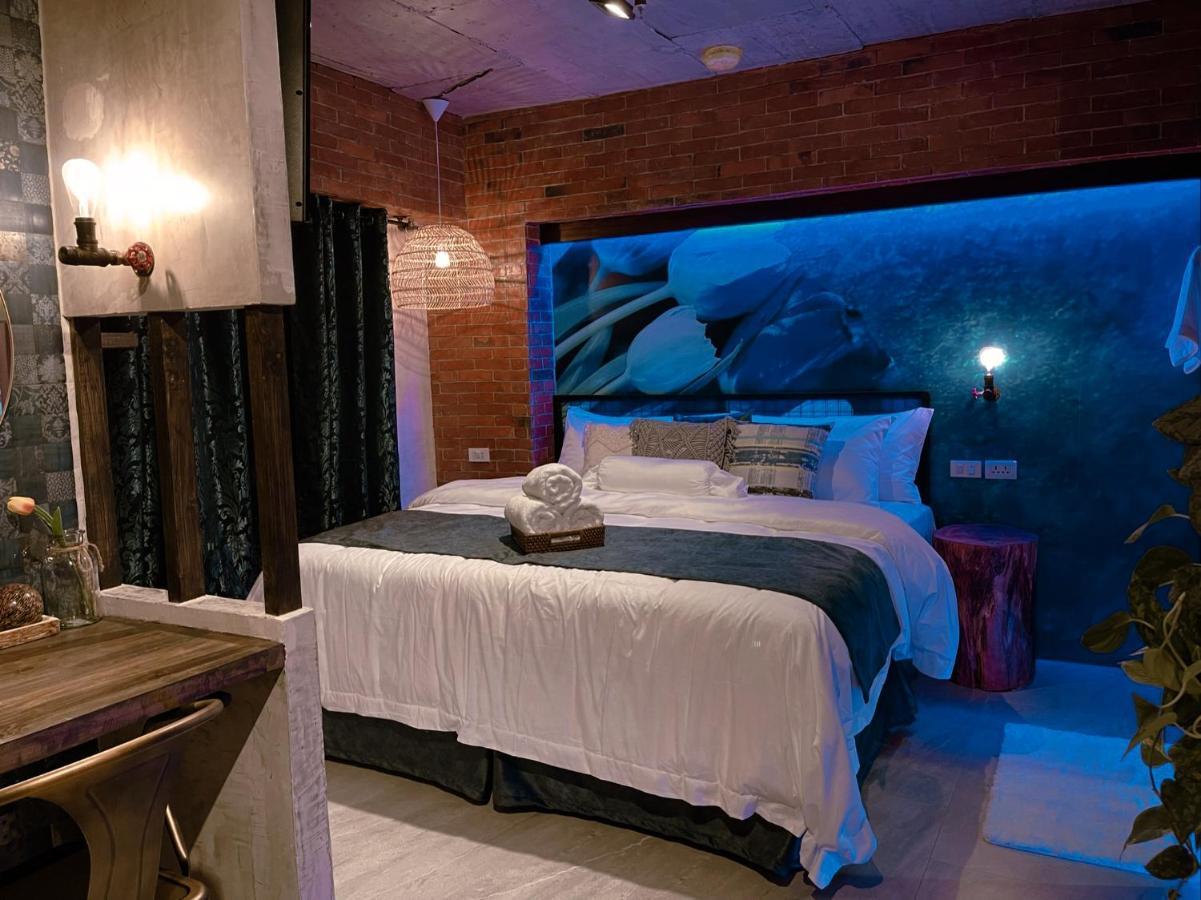 Clockworkorange Luxury Suites With Netflix Mactan Exterior photo